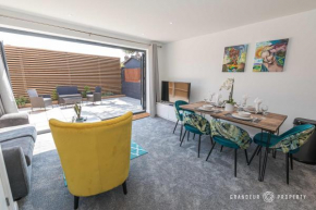 Beautifully Modern 3 bed House, Parking, Poole